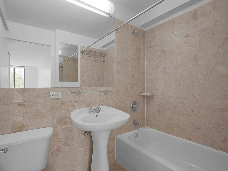 360 W 43rd St #N7E — Photo 4