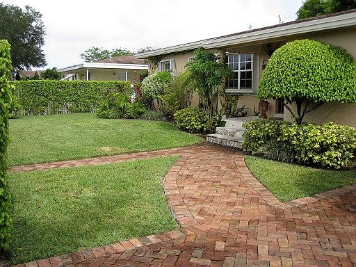 Front yard - pic taken from driveway