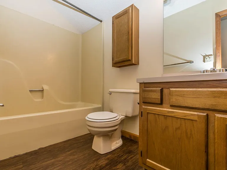 1802 E Maxwell Ln — Photo 6