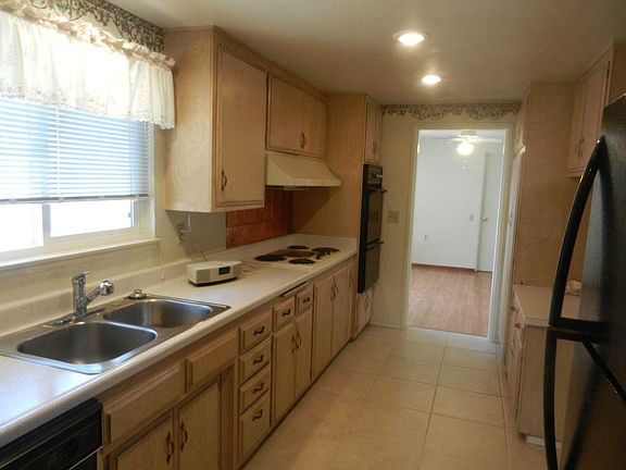 4th image of 16440 Felice Dr