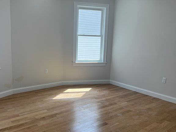 5th image of 6 Hallam St #2