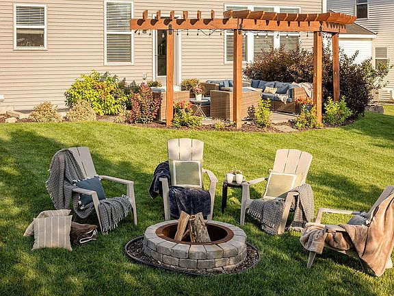 4th image of 20511 Gunnison Dr
