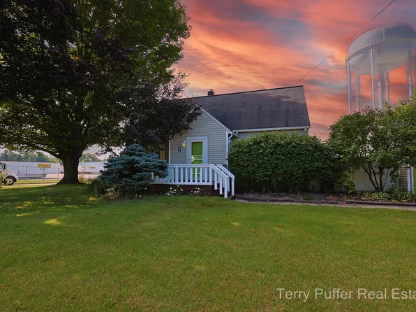 206 W Michigan Ave, Fremont, MI 49412
