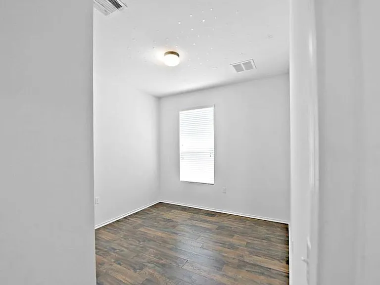 5721 Knoll Pines Pass — Photo 12
