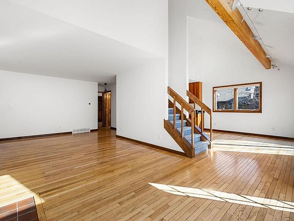 4th image of 3616 Roundtree Ct