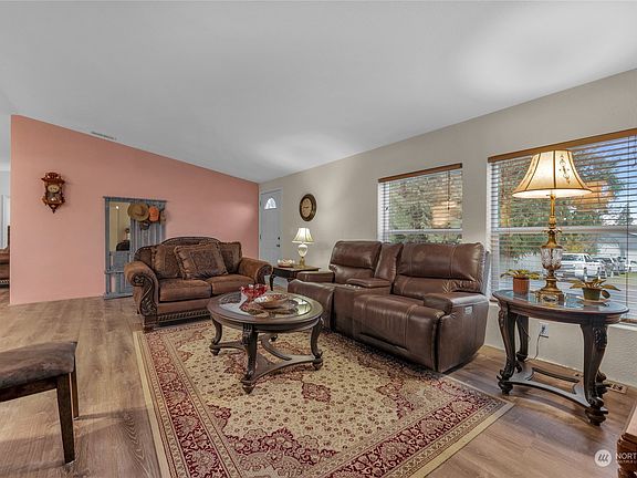 5th image of 18629 96th Avenue NW