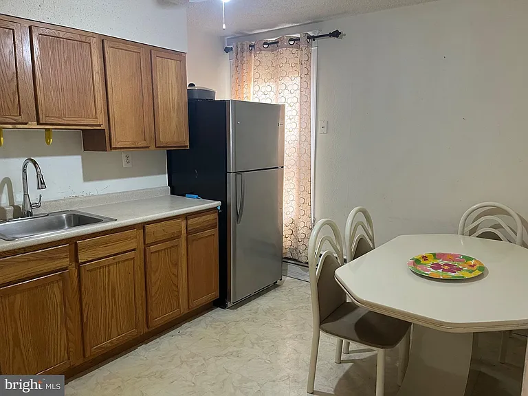 1422 Fanshawe St #2 — Photo 4