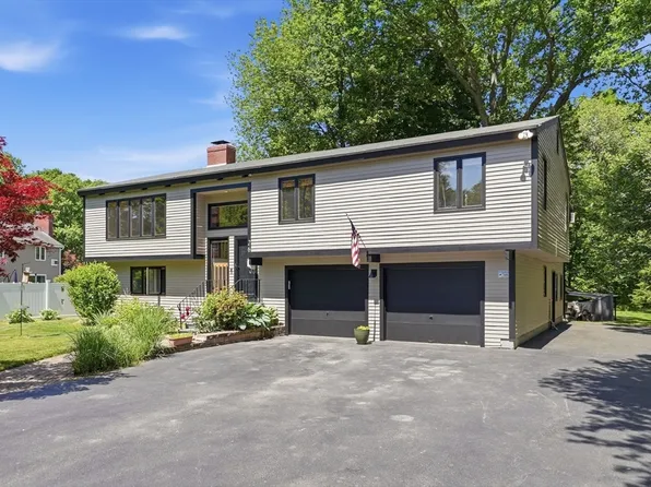 26 Causeway St, Hudson, MA 01749