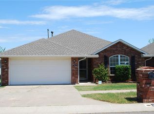 4500 Applegate Dr, Moore, OK 73160