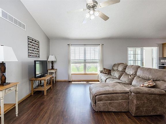 3rd image of 1363 Langenberg Ave