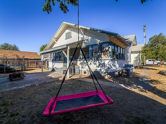 4th image of 134 Laurel Ave