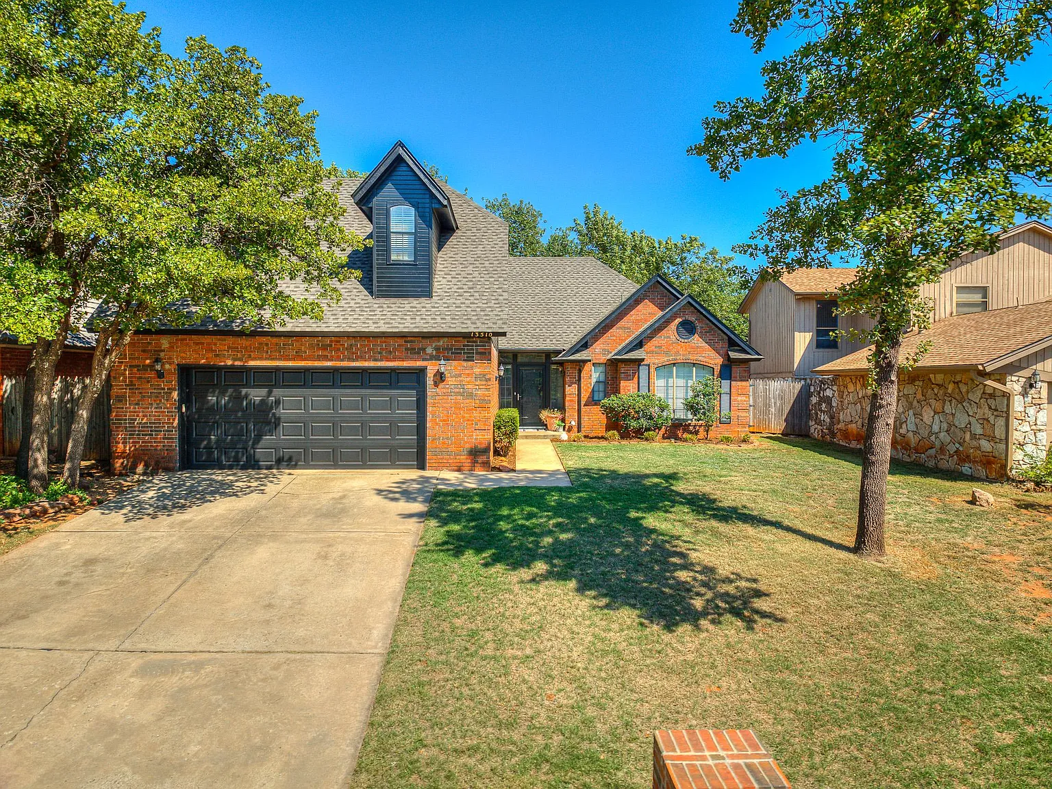 4 bed, 2.5 bath, 2081 sqft, $1,995 — Photo 2