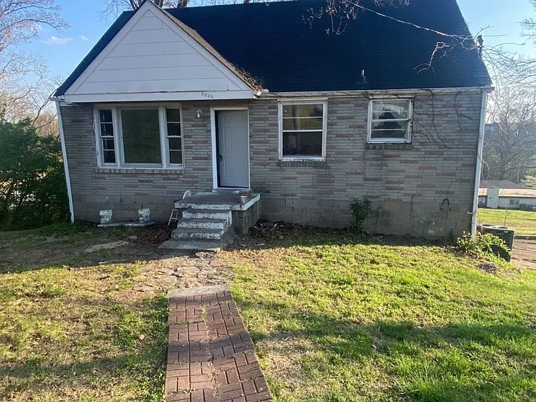 2229 Maplecrest Dr — Photo 1