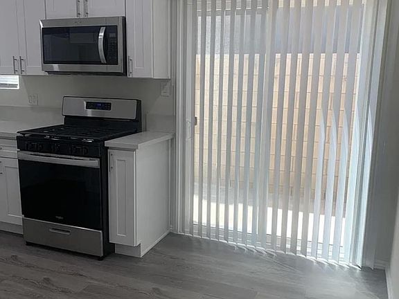 2nd image of 5653-5655.5 Willowcrest Ave #2X15-2600