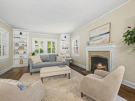 3rd image of 1926 Greenwood Ave