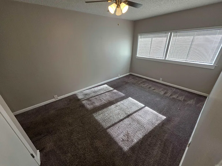 8 W Windsor Dr — Photo 10