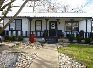 706 S Main St, Kemp, TX 75143