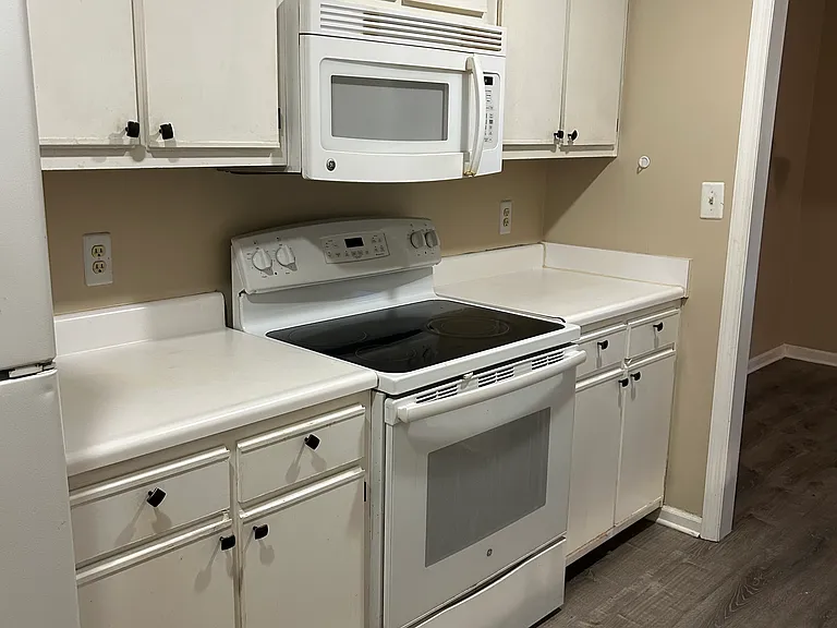 275 Waterdown Dr #11 — Photo 7
