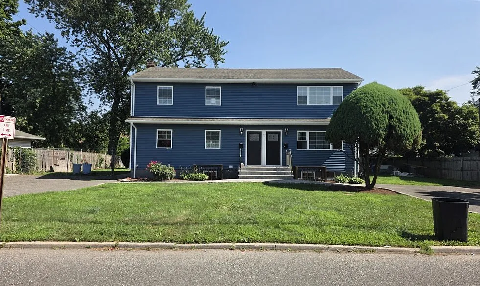 3 bed, $3,995 — Photo 1
