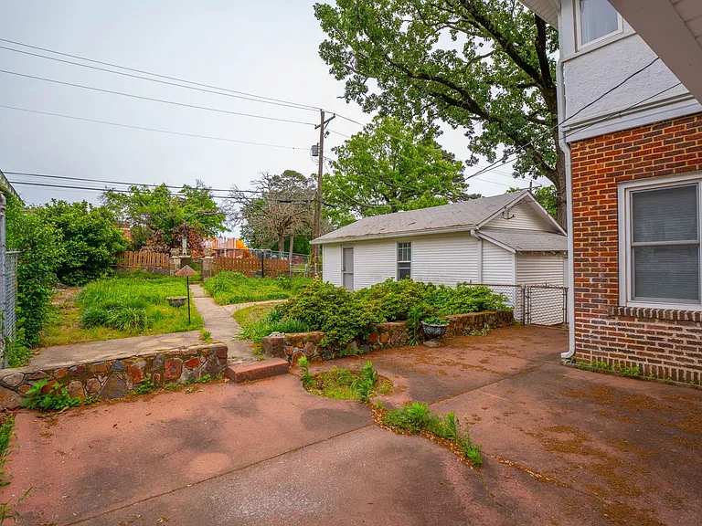 303 N Woodrow St — Photo 30