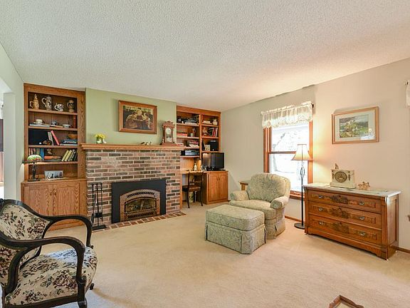 4th image of 8251 Deer Pond Ct N