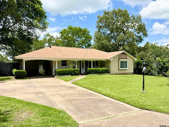 2nd image of 208 Robinhood Cir