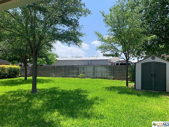 4th image of 1063 Camellia Ln