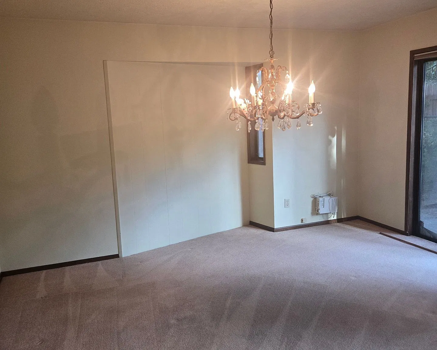 Centrally located 2 BR, 2 BA Duplex Unit with 1-car garage — Photo 4