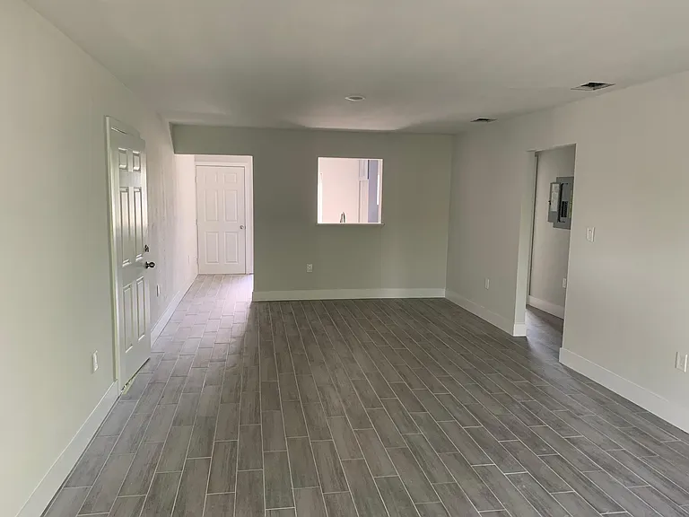 2841 Broadway — Photo 7