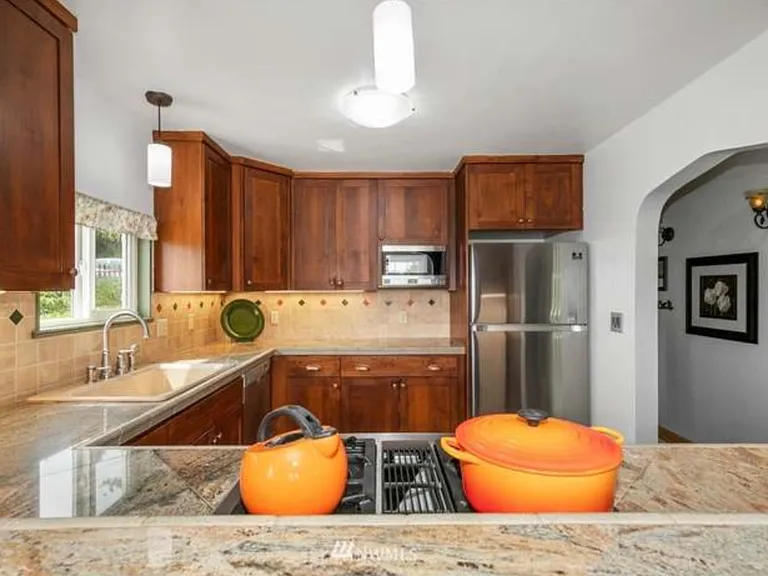 2522 N Lafayette Ave — Photo 12