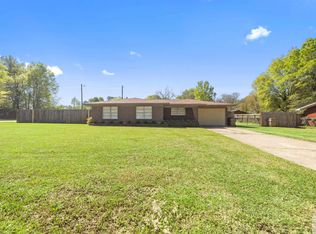 112 E Avenue I, Hooks, TX 75561