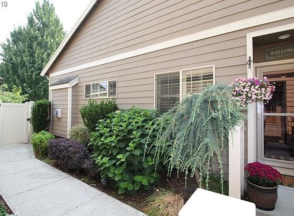 4th image of 6109 NE 80th Ct