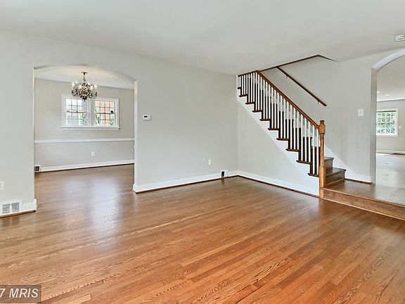 4th image of 121 N Wakefield St