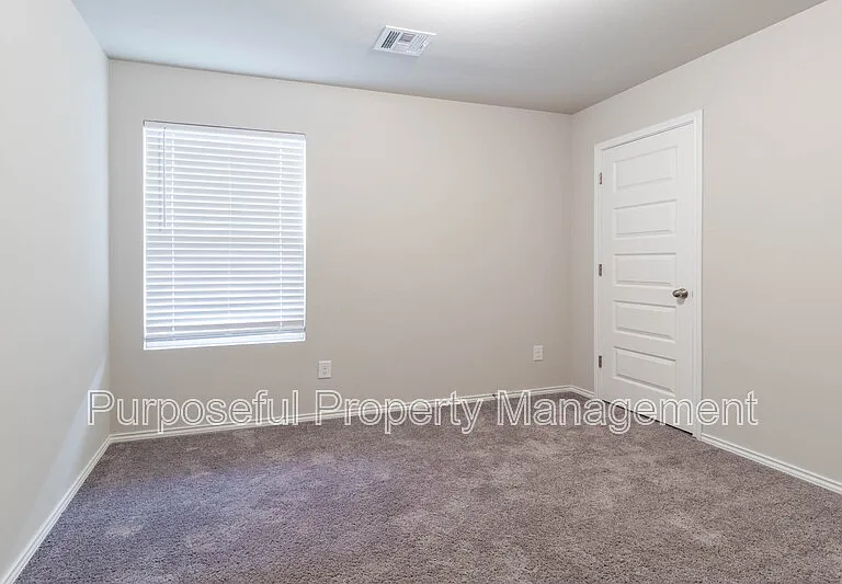 11608 NW 95th St — Photo 19