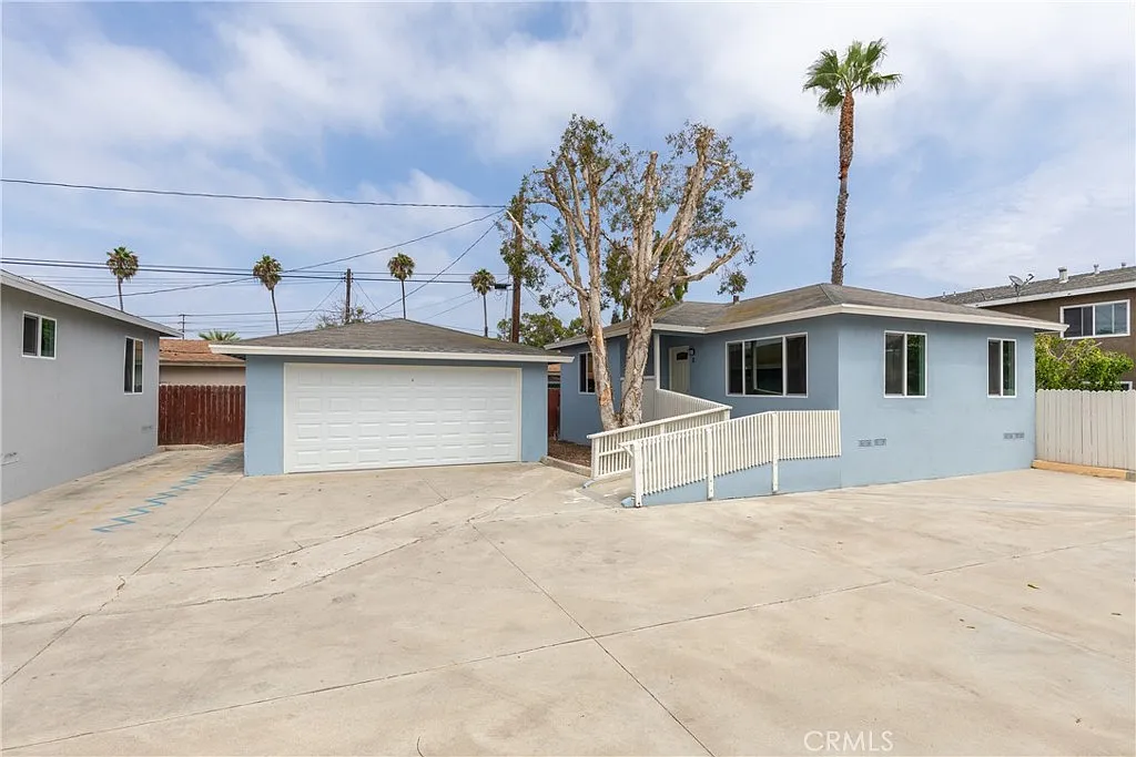 Building Photo - 2218 Placentia Ave #D