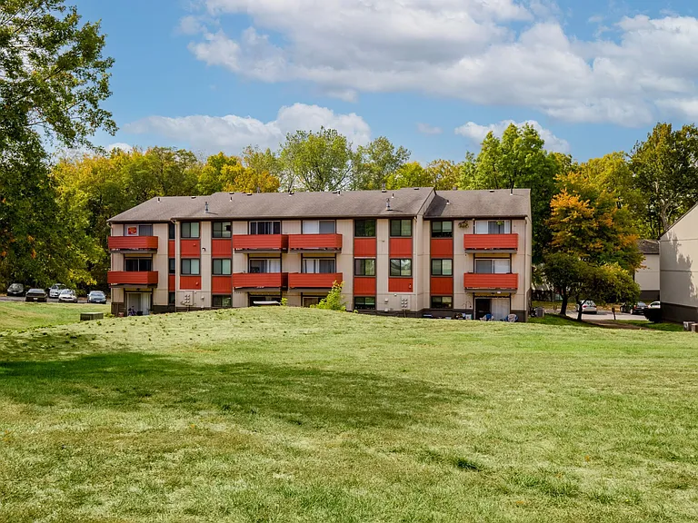 Applewood At The Cove Apartments — Photo 23