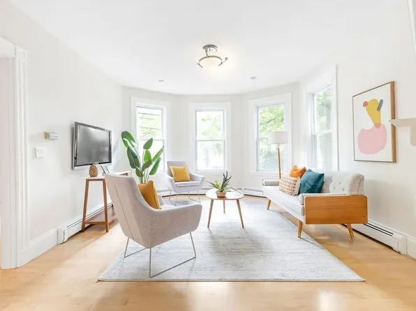 135 Antrim St #A, Cambridge, MA 02139