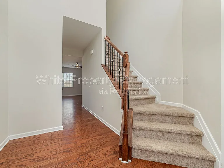 7922 Kelburn Ln — Photo 6