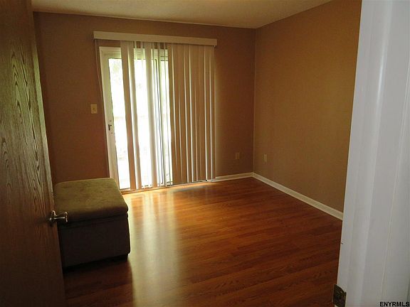 3rd image of 25 E Pine Ln #4