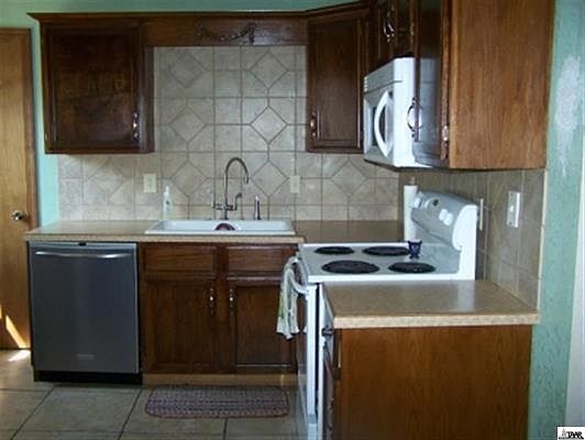 4th image of 117 W 2nd St