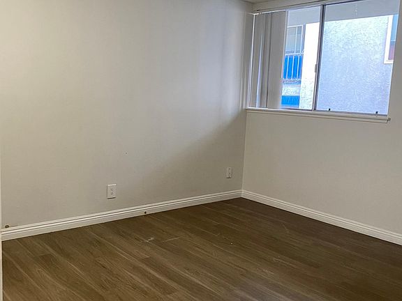 5th image of 11 S Termino Ave #208