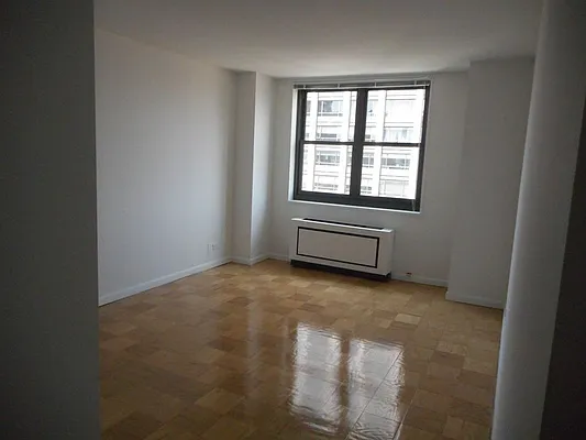 Rented by Carlyle Property Management | media 9