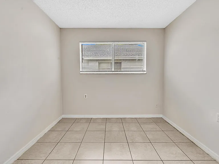 1020 Lake Victoria Dr #B — Photo 39