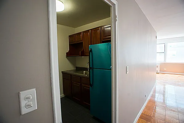 Rented by Living Room NY Corp | media 22