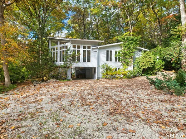16 Big Oak Circle, Stamford, CT 06903