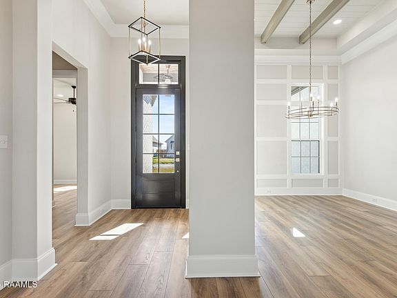 4th image of 303 Last Quarter Dr