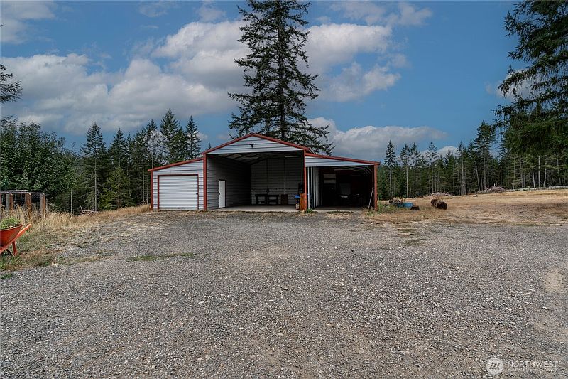 3rd image of 10702 Cramer Road NW