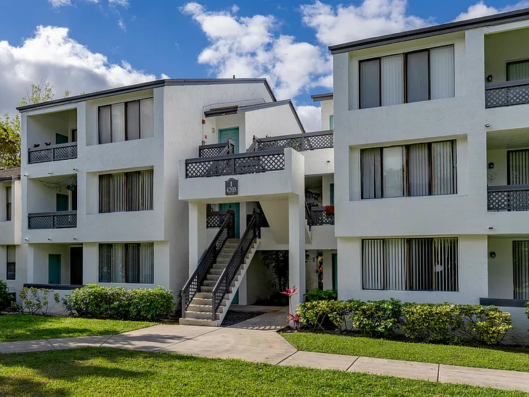 Legacy at Coconut Creek — Photo 5