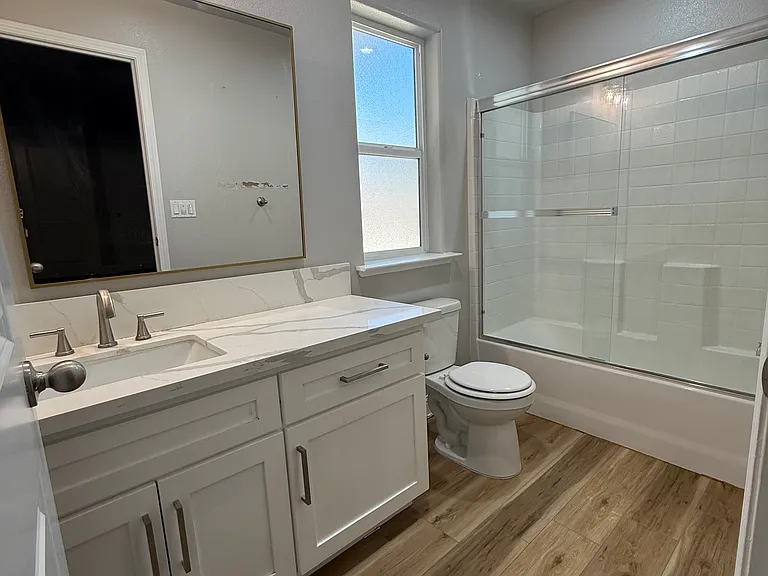 1084 Adell St — Photo 8