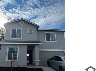 695 Granada Ct, Merced, CA 95341